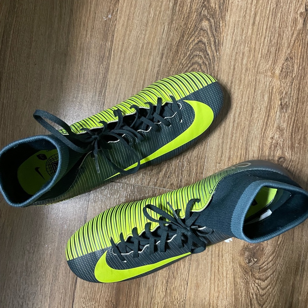 Nike Mercurial Superfly V CR7 Fg Moss Green soccer shoe